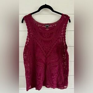 EXPRESS BURGUNDY LACE EMBROIDERED SLEEVELESS TOP
SIZE: LARGE